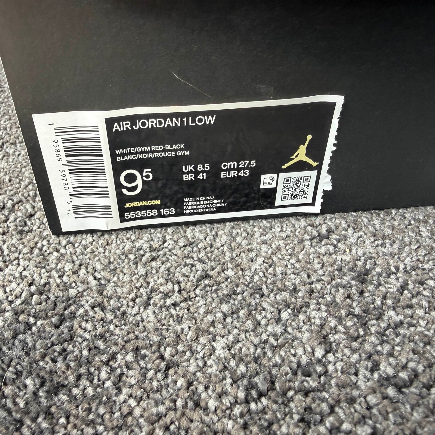 Jordan 1 Low Bulls 9.5M USED Great Condition