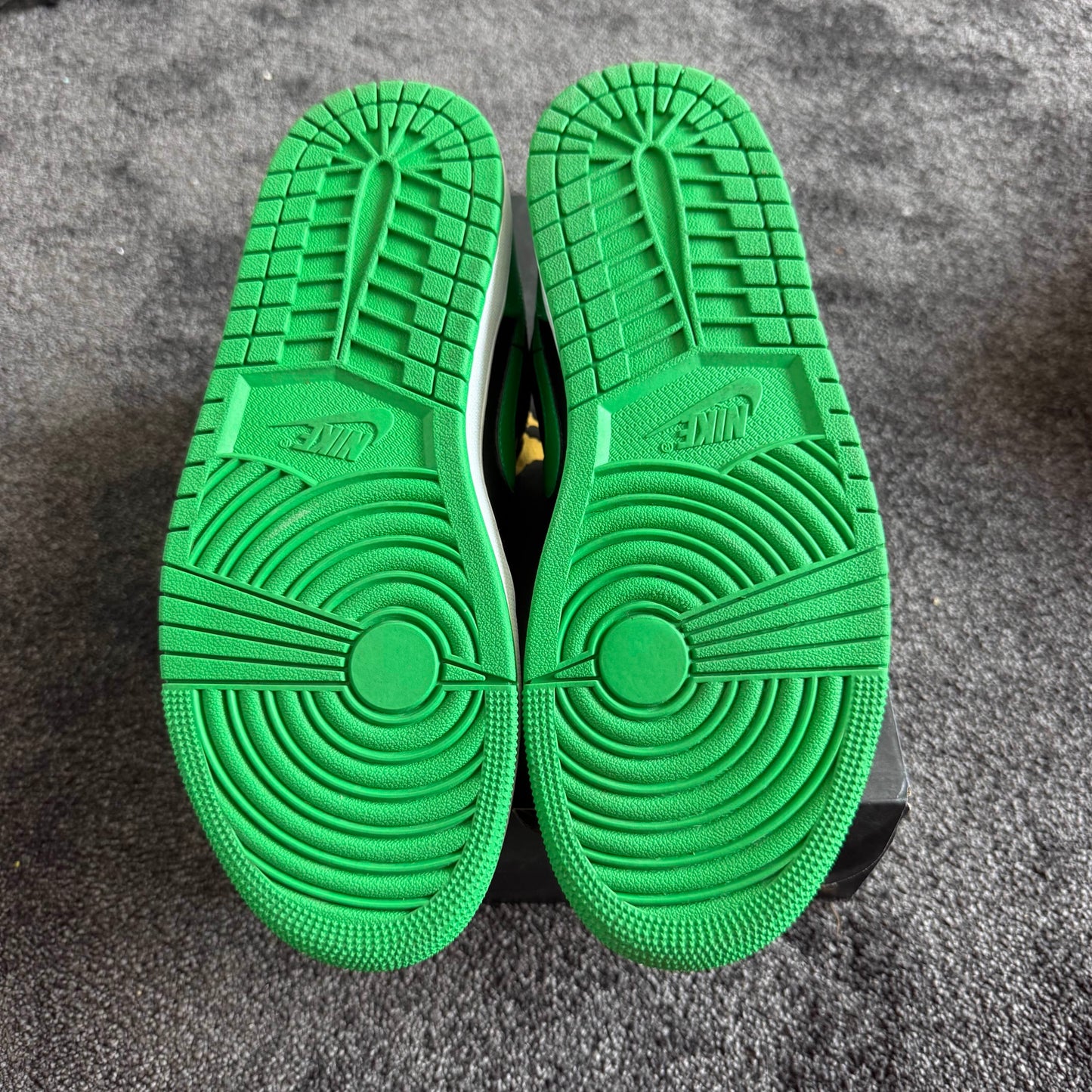 Jordan 1 Low Lucky Green 9.5M Brand New Authentic