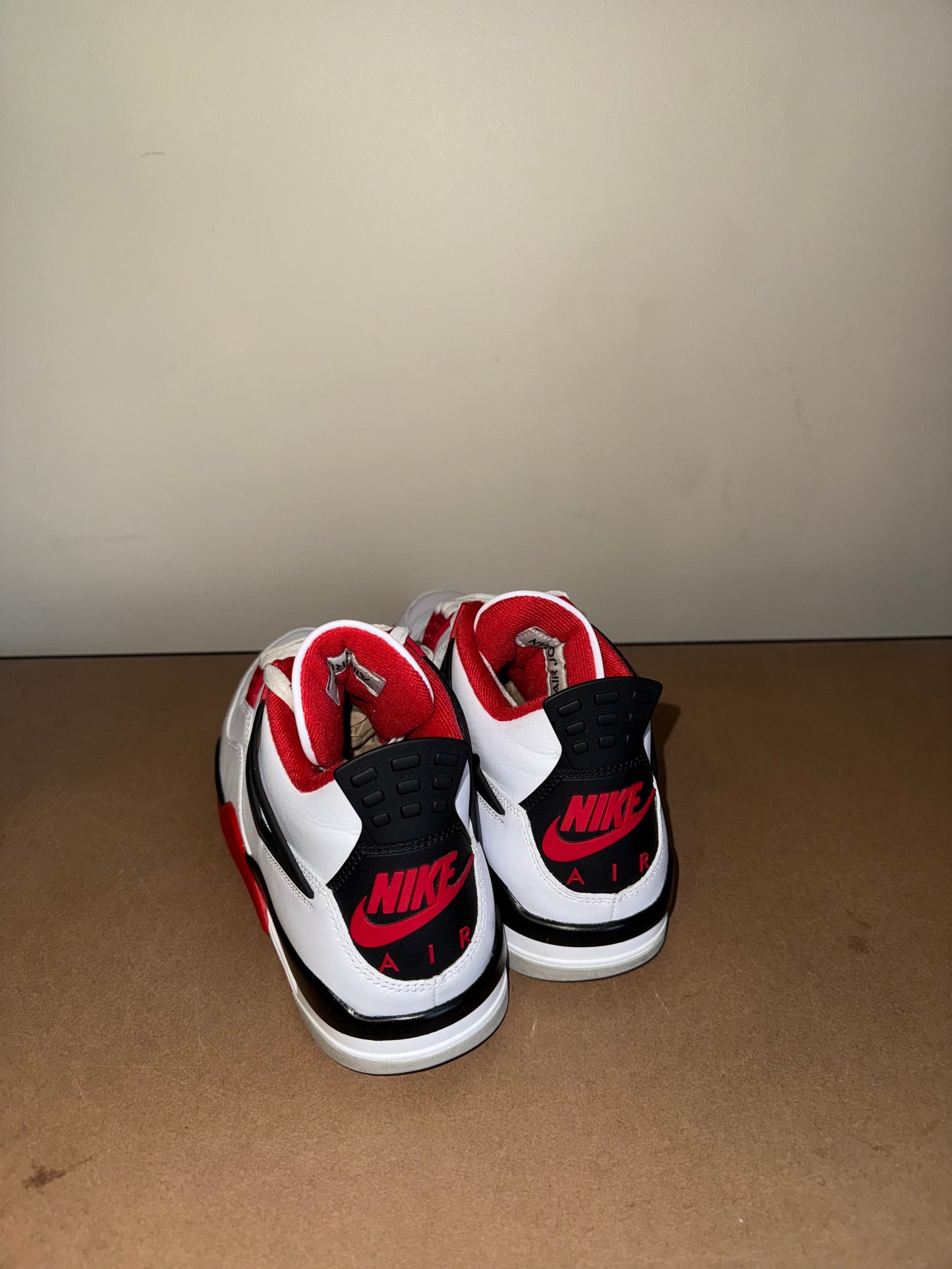 Jordan 4 Retro Fire Red 8M (9.5W) Used Great condition
