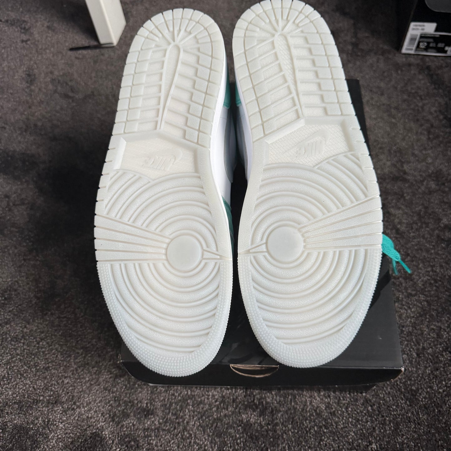 Jordan 1 Low SE Emerald 12M 
Brand New Authentic