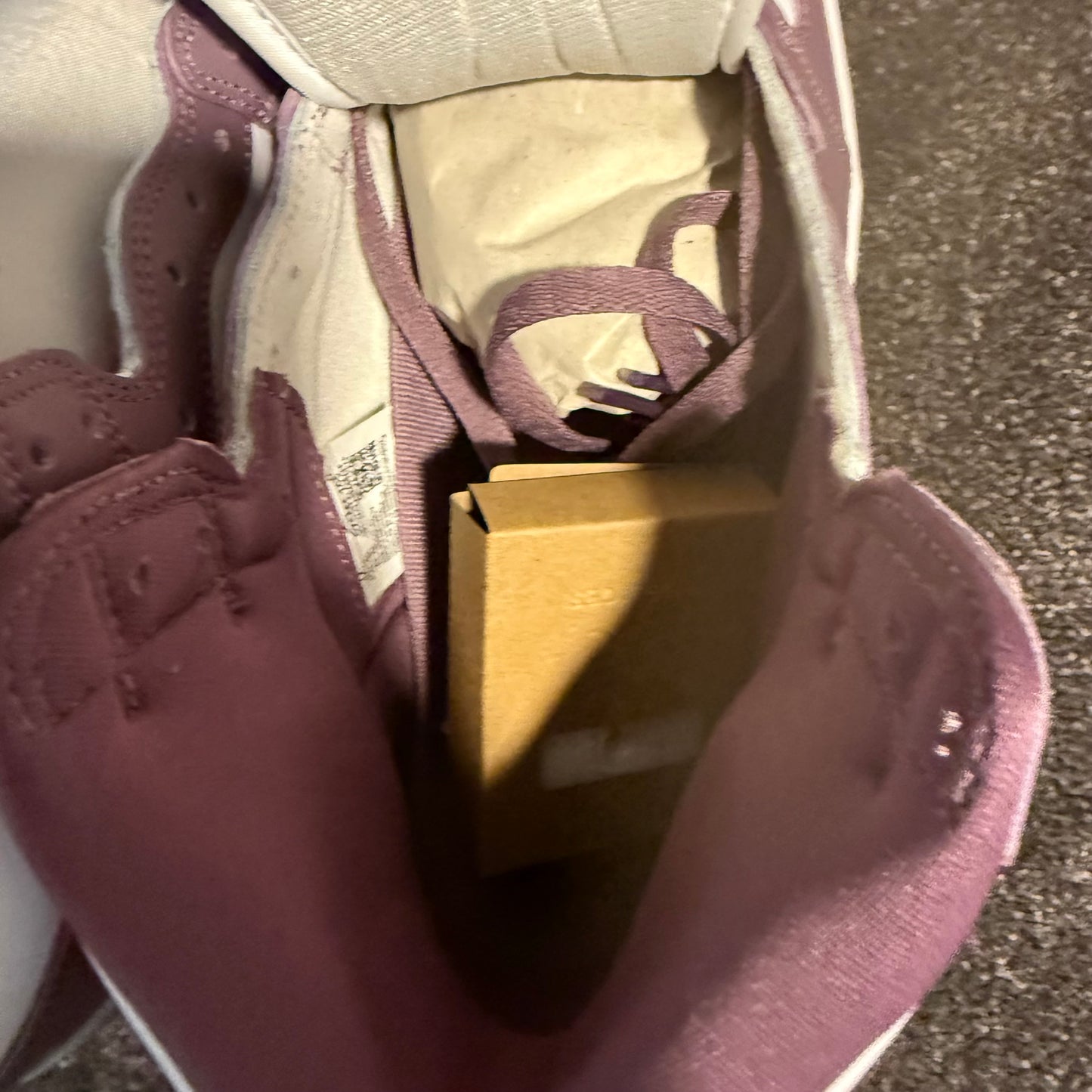 Jordan 1 Retro High Maive 12M 
Brand New Authentic NO BOX