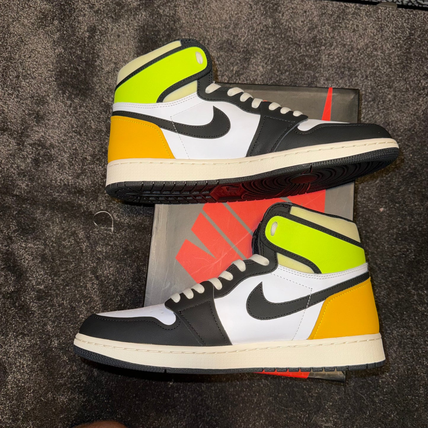 Jordan 1 Retro High White Black Volt University Gold 12M Brand New Authentic
