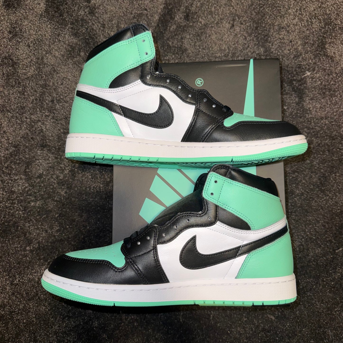 Jordan 1 Retro High OG Green Glow 12M Brand New Authentic