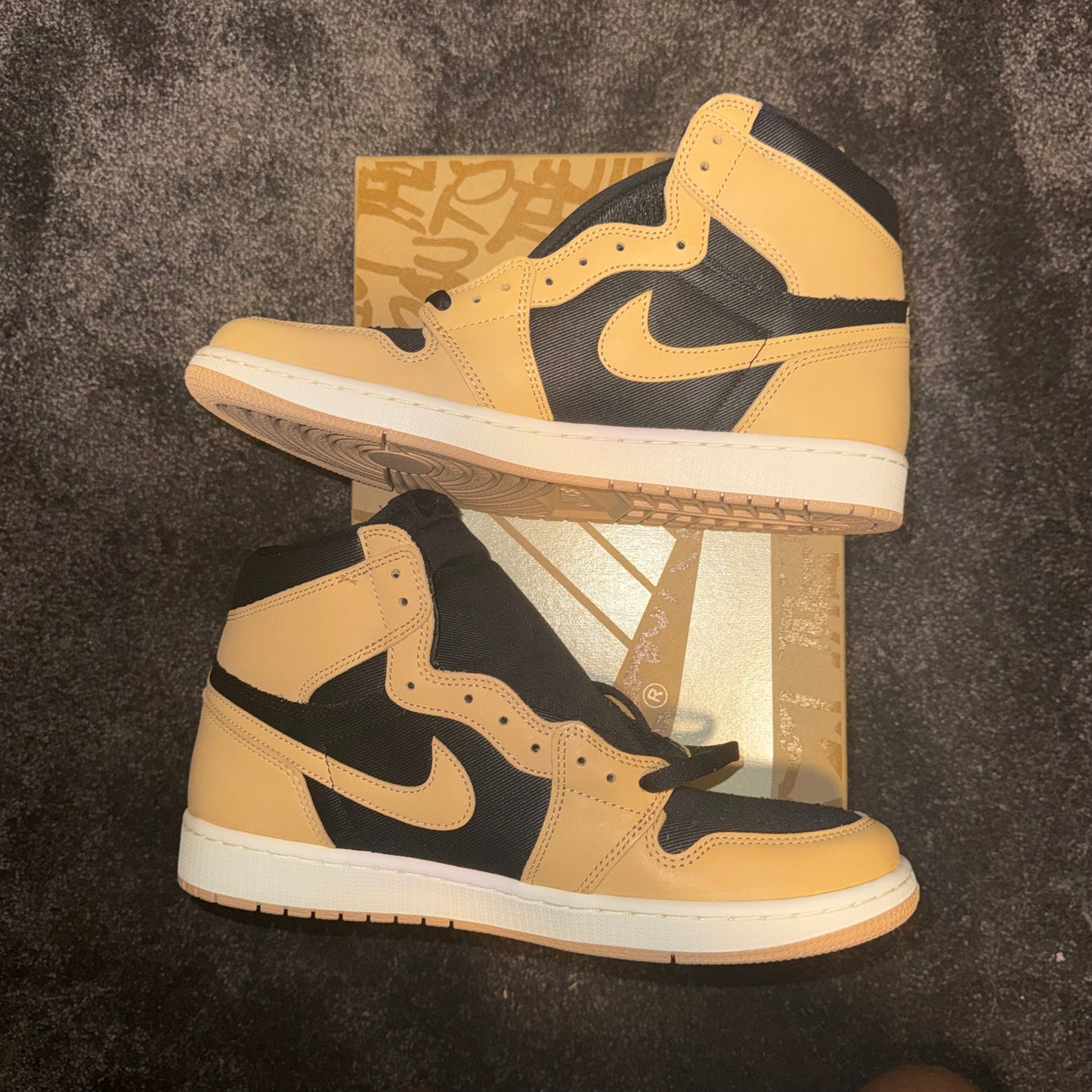 Jordan 1 Retro High OG Heirloom 12M Brand New Authentic