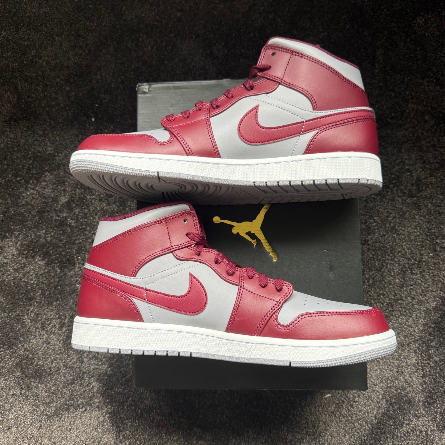 Jordan 1 Mid Cherrywood Red 12M  
Brand New Authentic