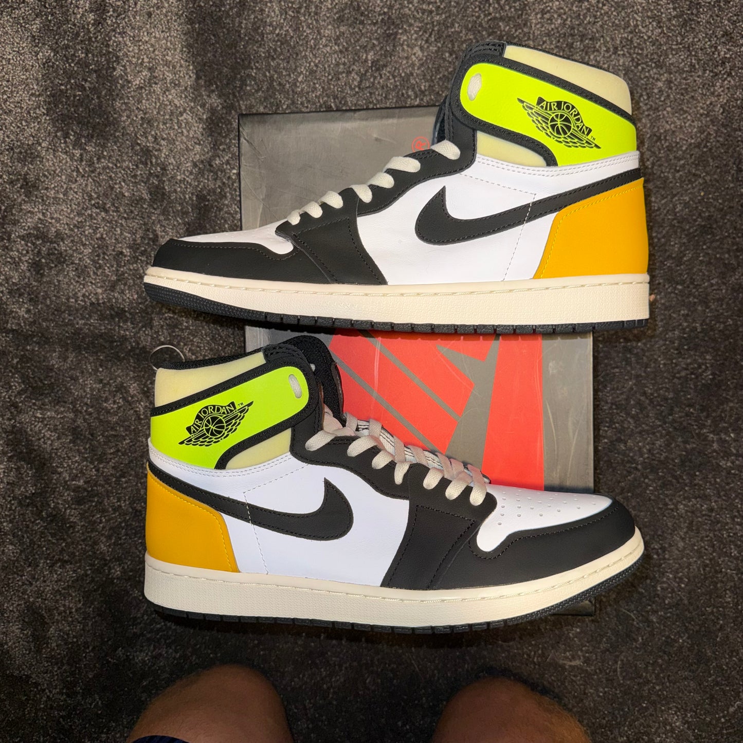 Jordan 1 Retro High White Black Volt University Gold 12M Brand New Authentic