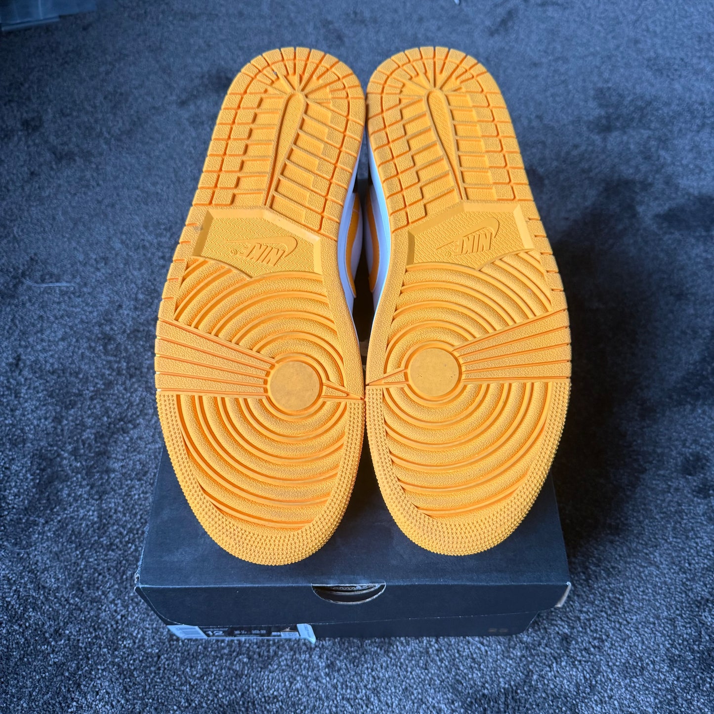 Jordan 1 Low Taxi 12M Brand New
Authentic