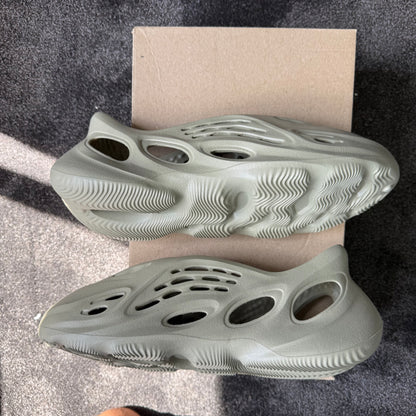 Yeezy foam runner Stone Salt 13M
Brand New Authentic