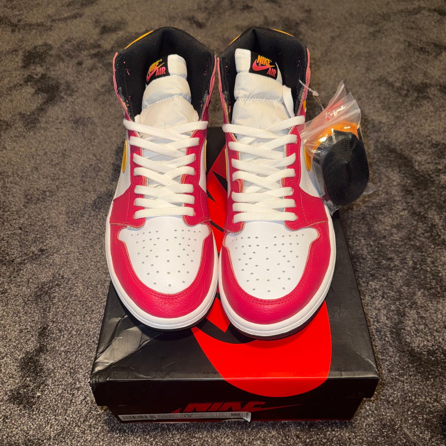 Jordan 1 Retro High OG Light Fusion Red 12M Brand New
Authentic