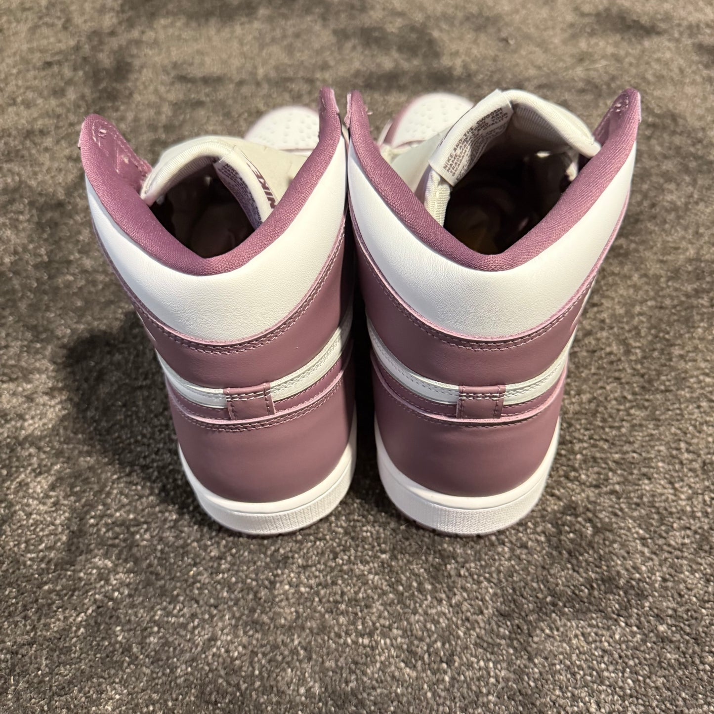 Jordan 1 Retro High Maive 12M 
Brand New Authentic NO BOX