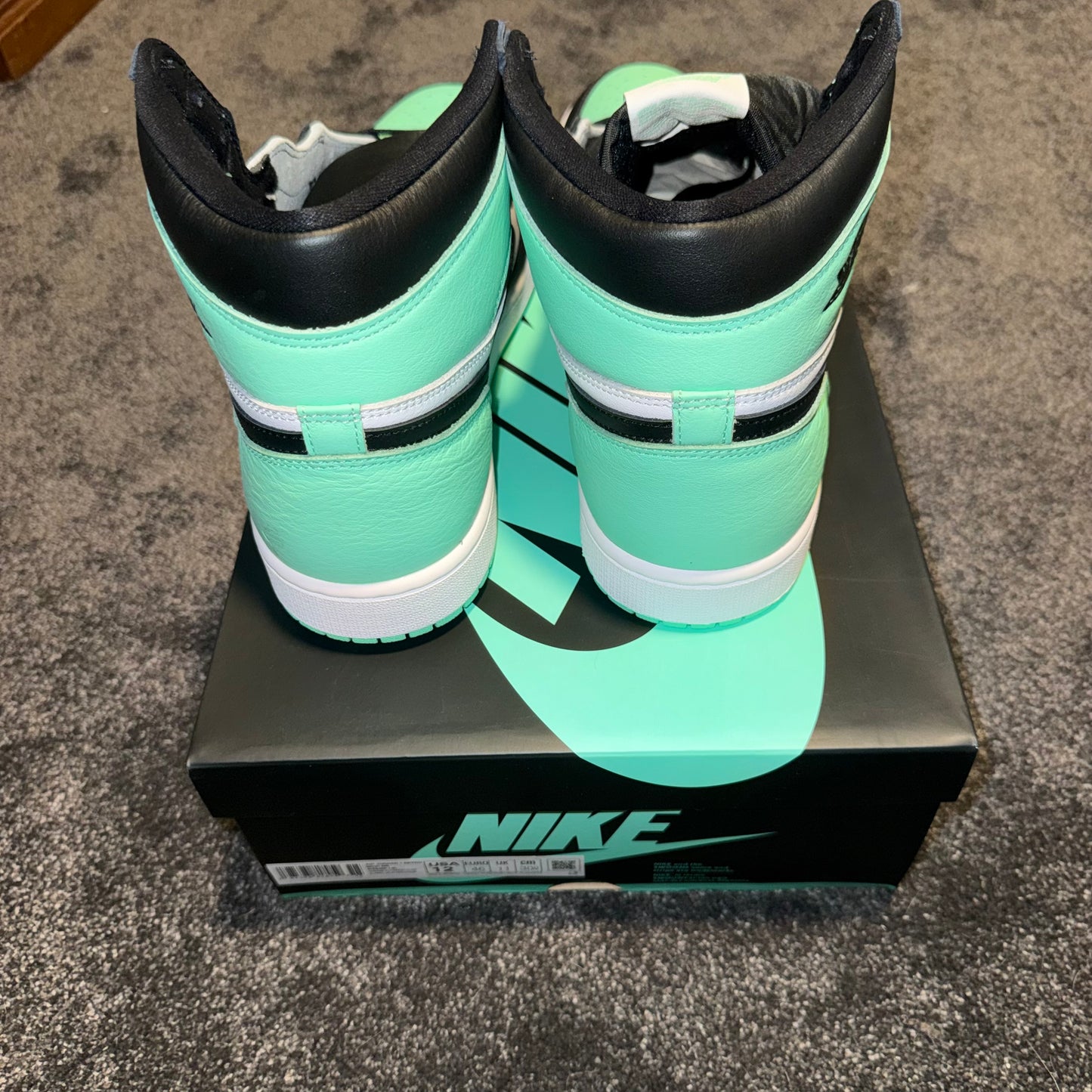 Jordan 1 Retro High OG Green Glow 12M Brand New Authentic