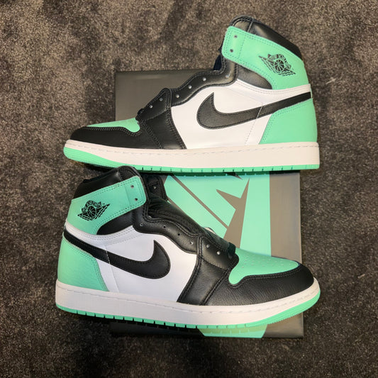 Jordan 1 Retro High OG Green Glow 12M Brand New Authentic