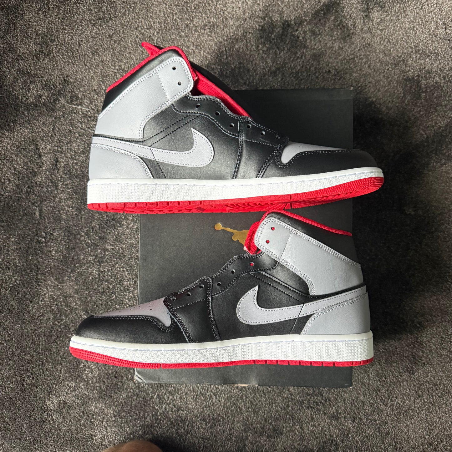 Jordan 1 Mid Bred Shadows 12M 
Brand New Authentic