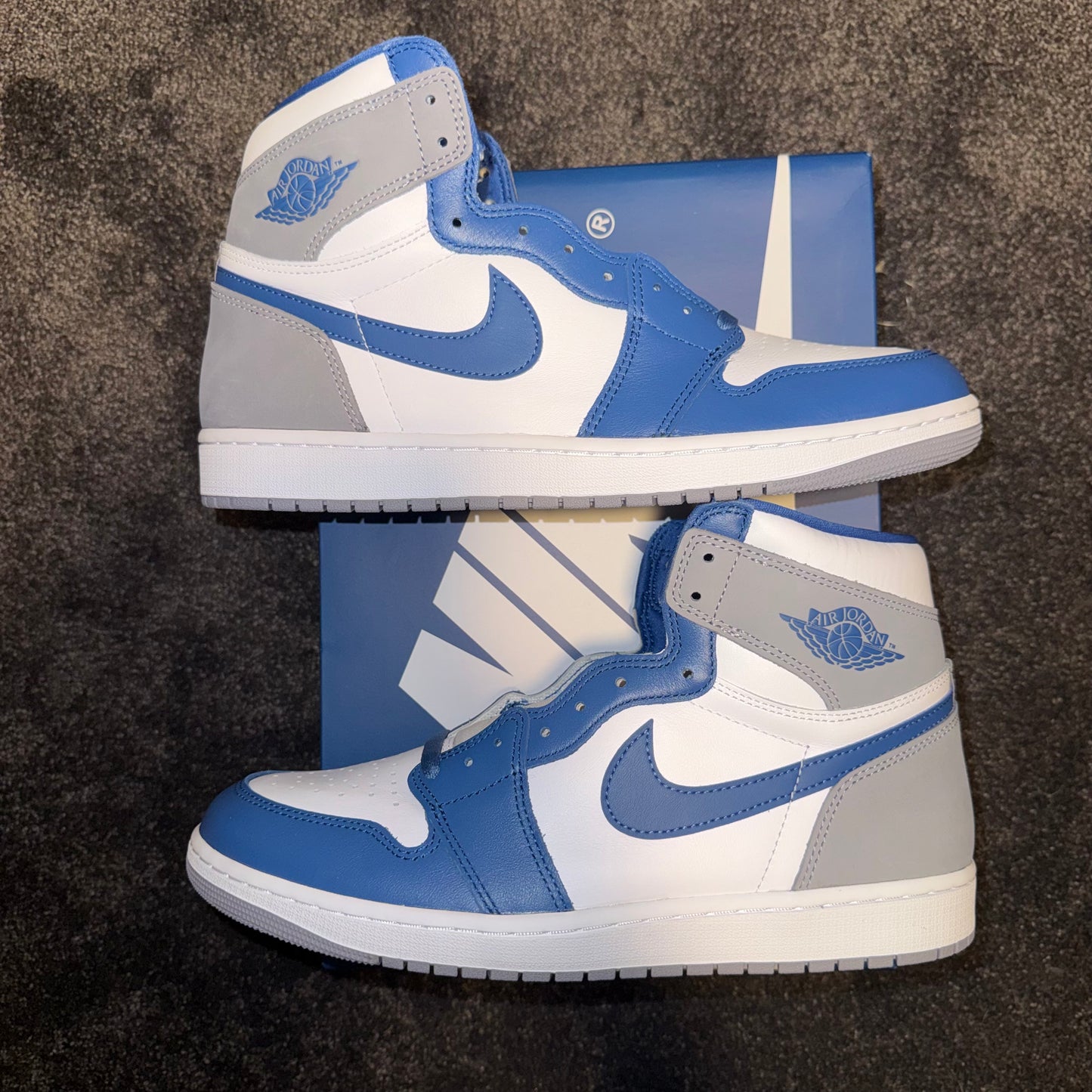 Jordan 1 Retro High OG True Blue 12M  Brand New Authentic