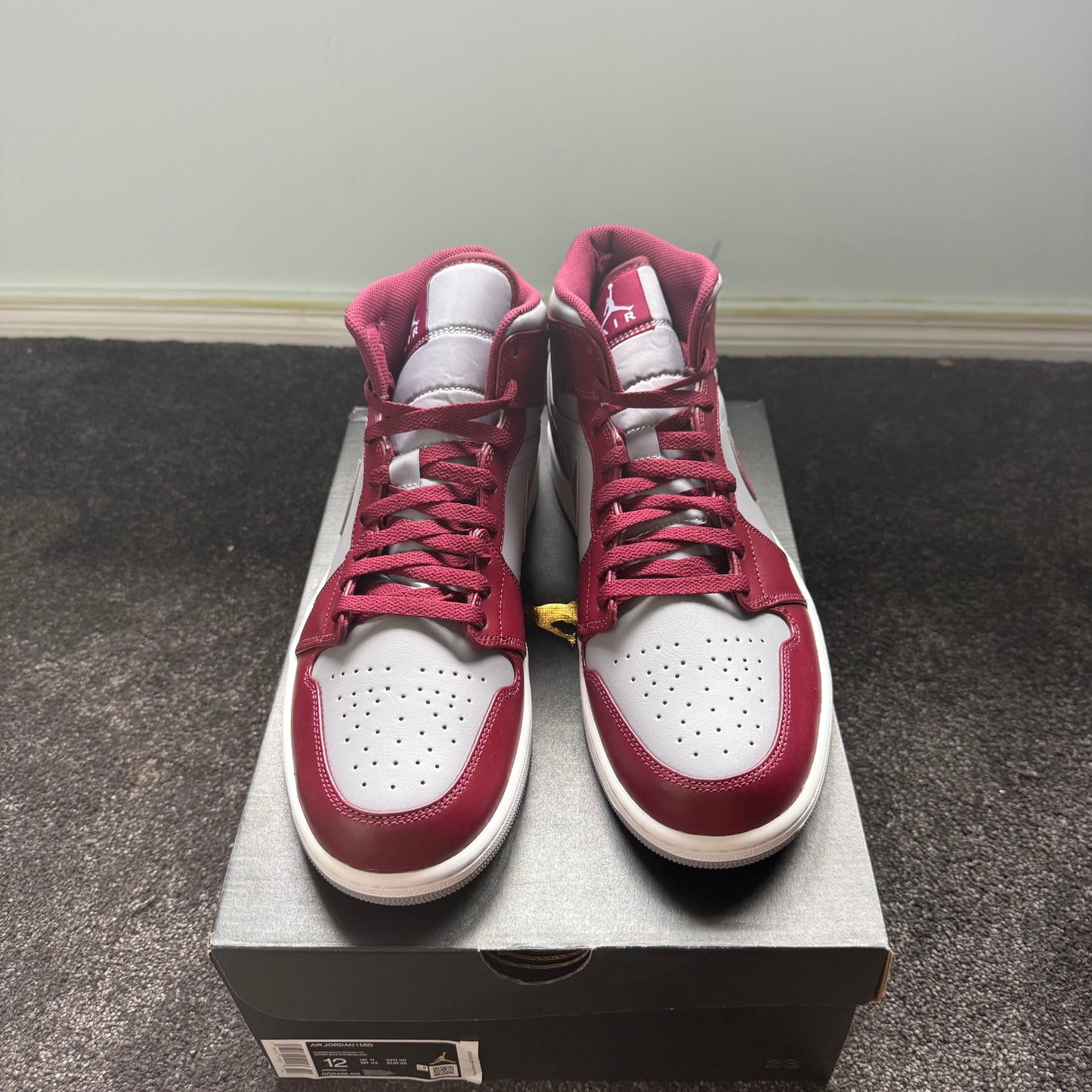 Jordan 1 Mid Cherrywood Red 12M  
Brand New Authentic