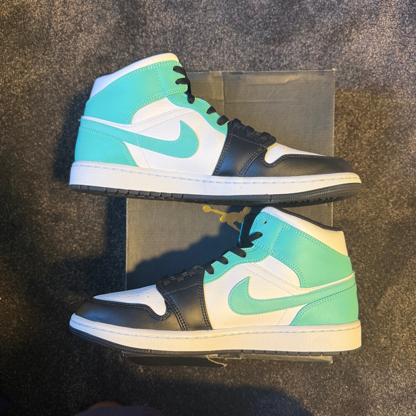 Jordan 1 Mid Tropical Twist 12M 
Brand New Authentic