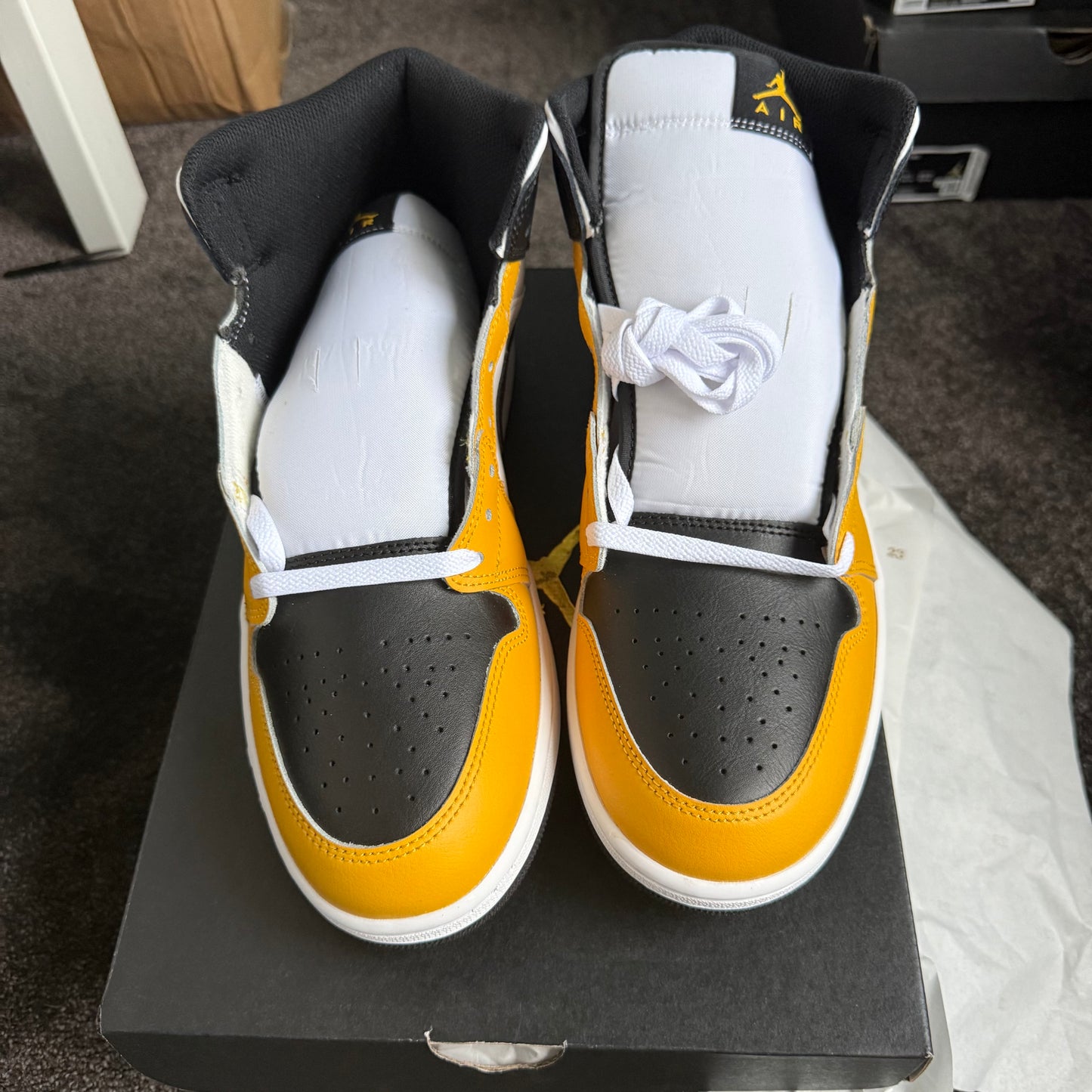 Jordan 1 Mid Yellow Ochre 12M 
Brand New Authentic