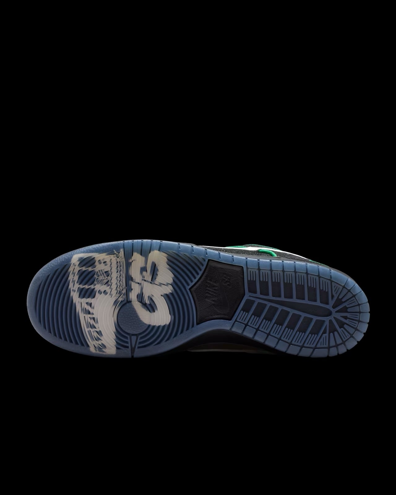 13M - Nike SB Dunk Low Pro x Bronx Girls Skate Black and Challenge Red Brand New
Authentic