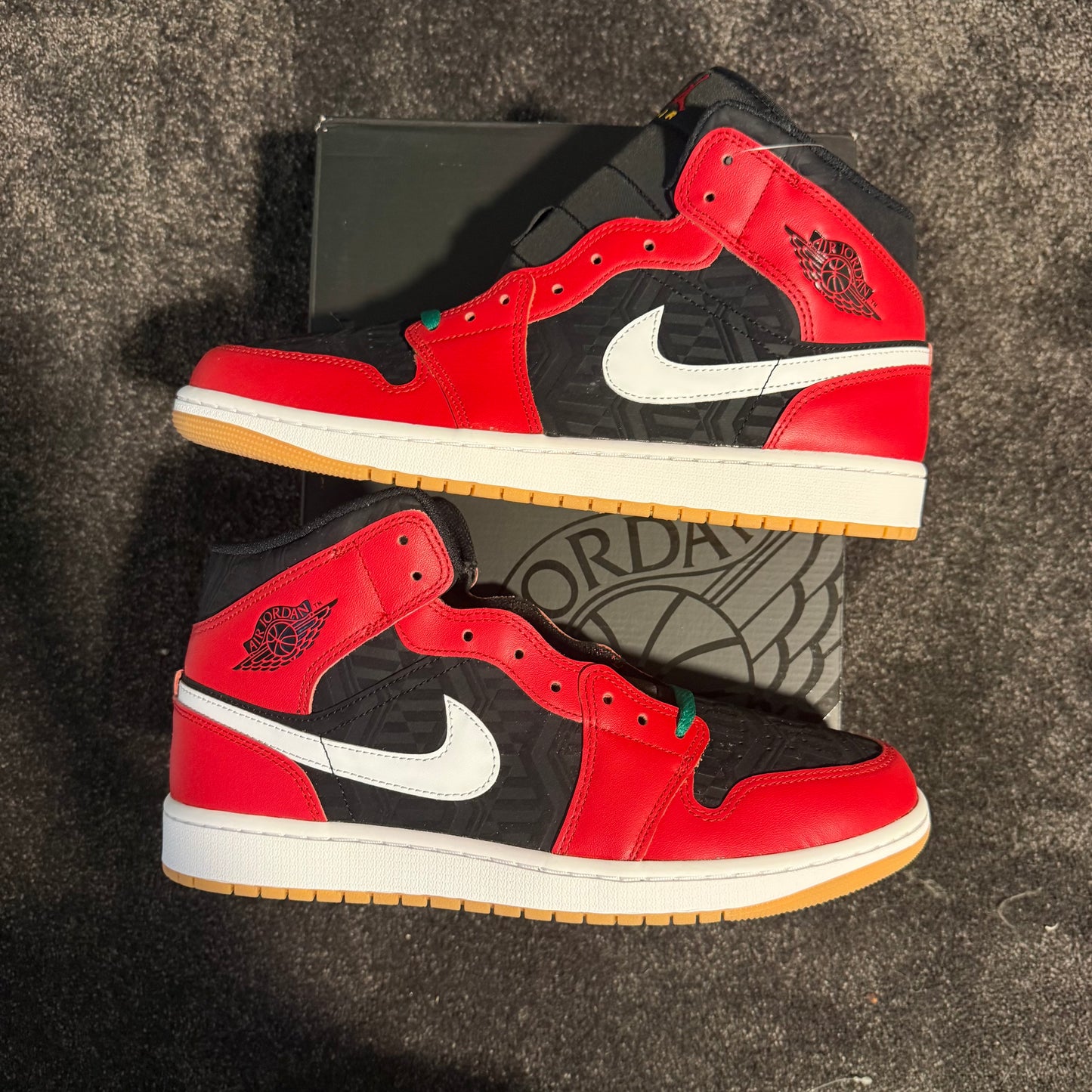 Jordan 1 Mid SE Christmas 12M 
Brand New Authentic
