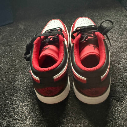 Jordan 1 Low Bulls 8.5M USED Great Condition