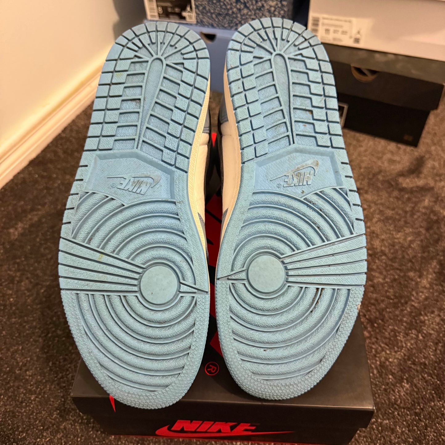 Jordan 1 Retro High OG University Blue 9M  Used Great Condition
