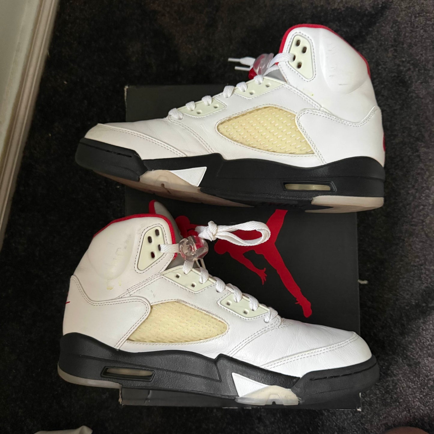 Jordan 5 Retro Fire Red Silver 9.5M USED Great Condition