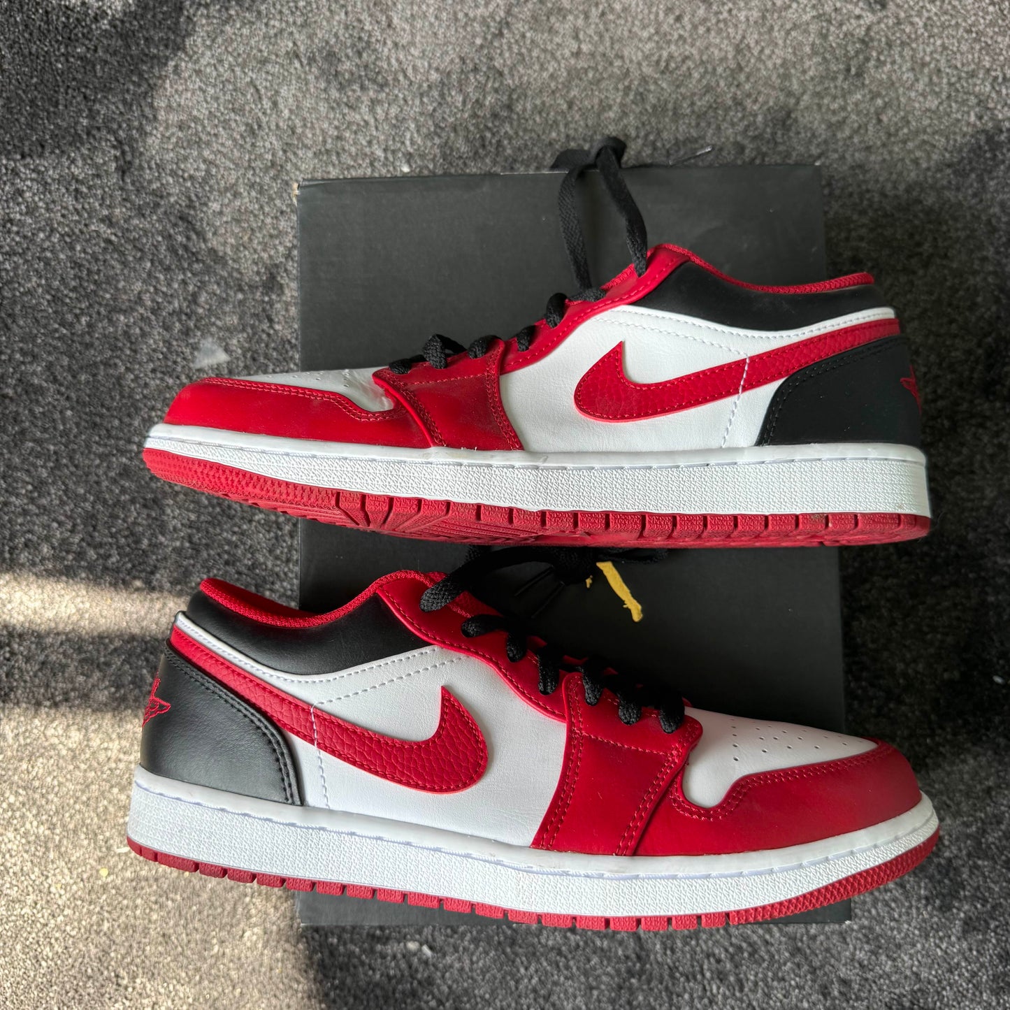 Jordan 1 Low Bulls 9.5M USED Great Condition