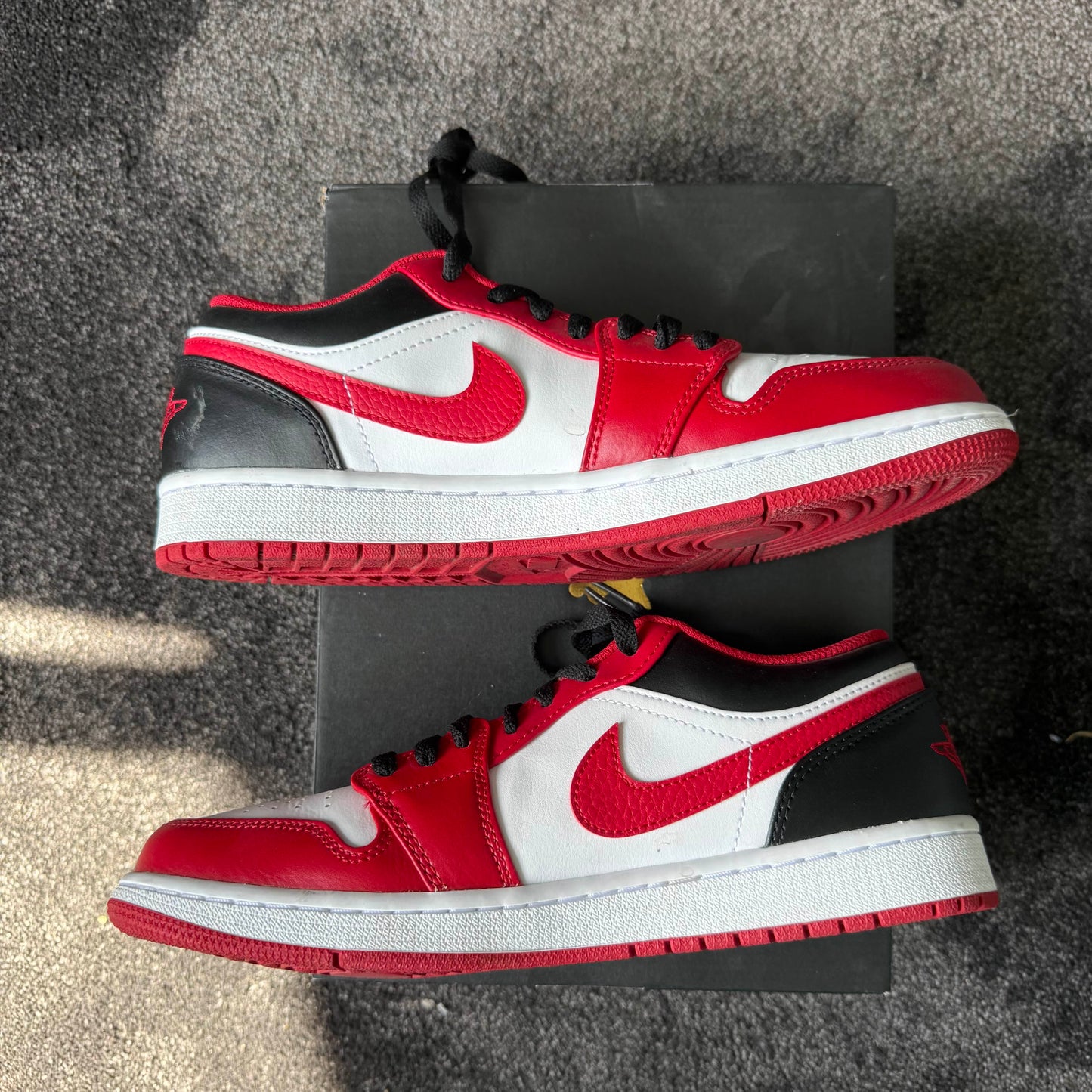Jordan 1 Low Bulls 9.5M USED Great Condition