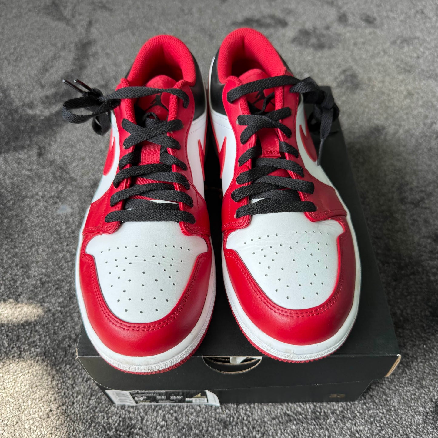 Jordan 1 Low Bulls 9.5M USED Great Condition
