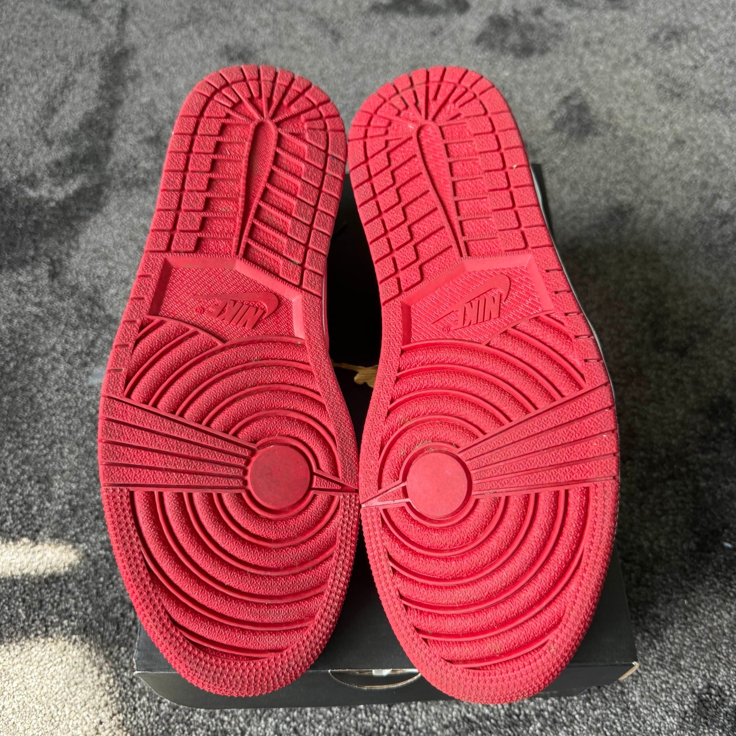 Jordan 1 Low Bulls 9.5M USED Great Condition