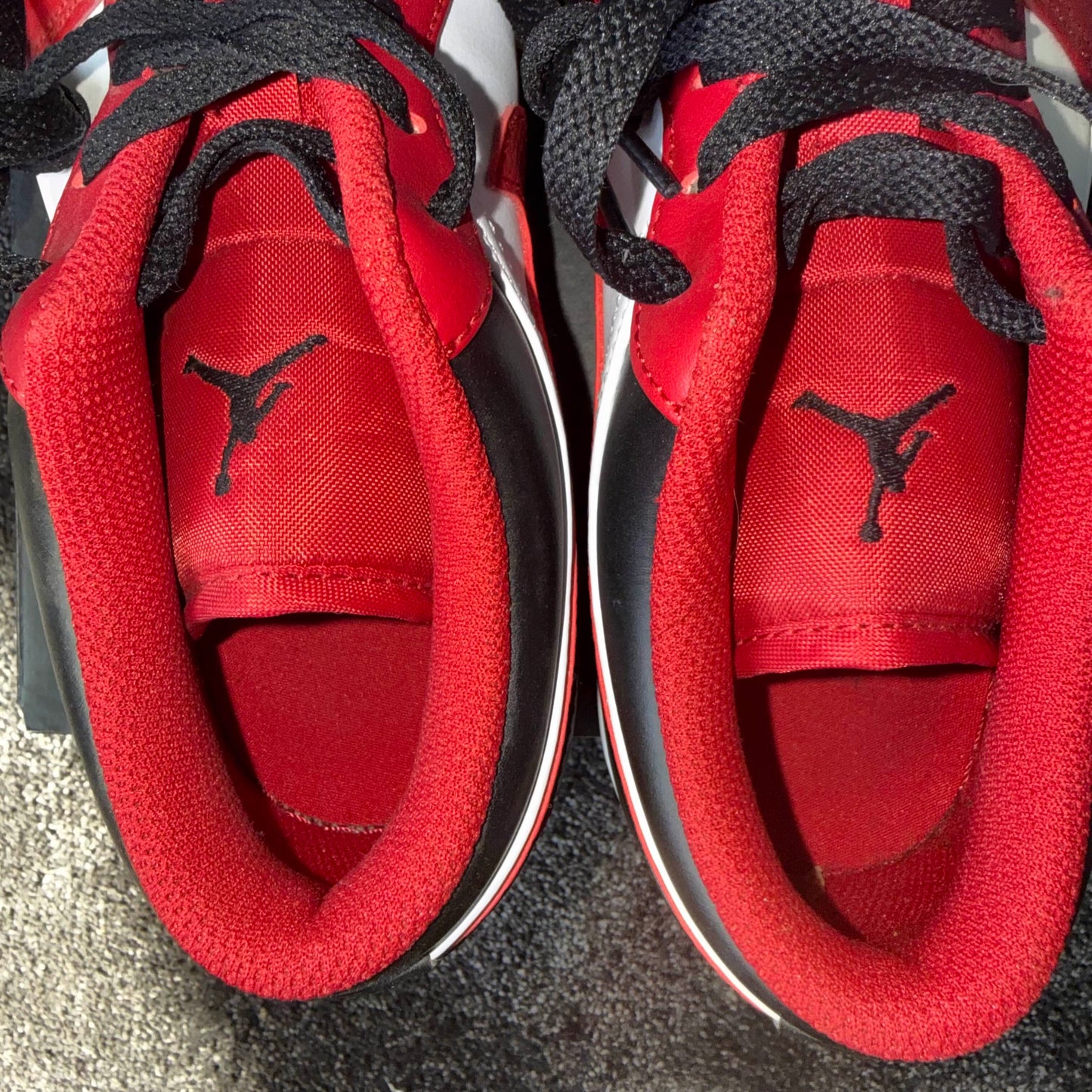 Jordan 1 Low Bulls 9.5M USED Great Condition
